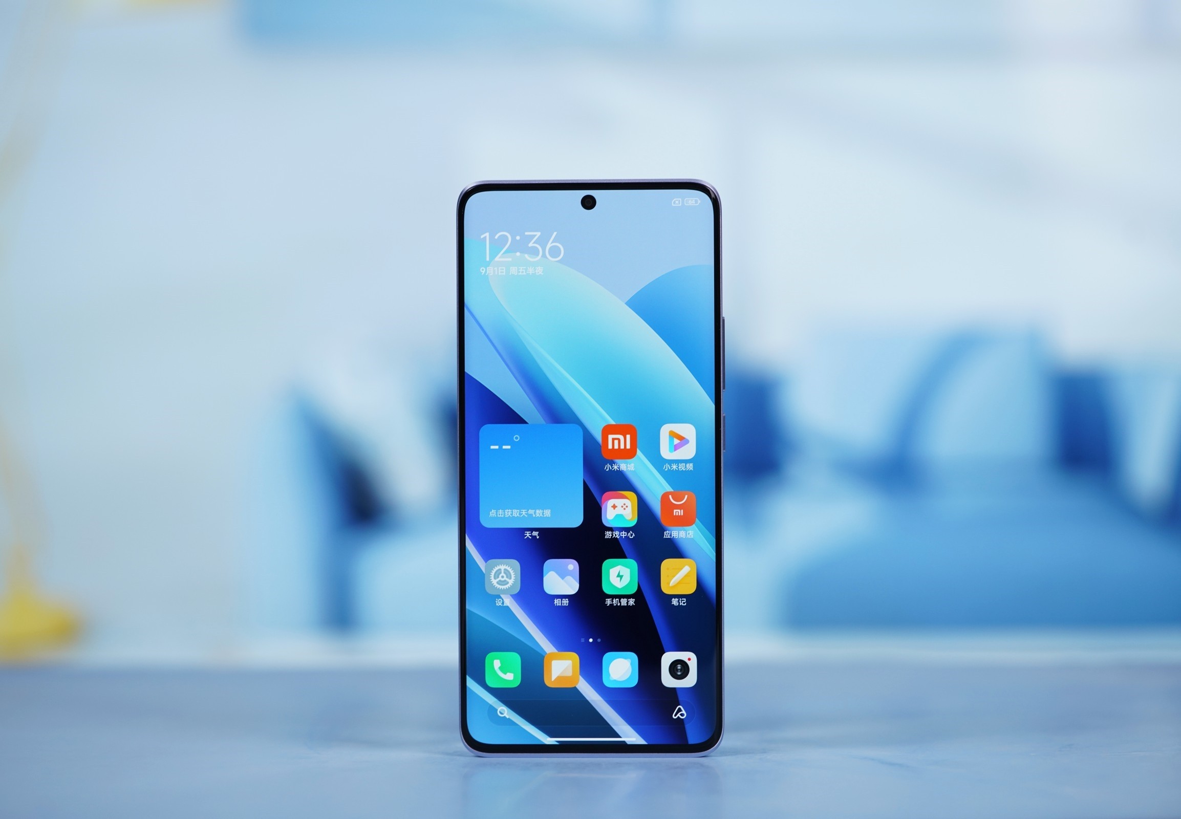 thiết kế Trên tay Redmi Note 13 Pro+